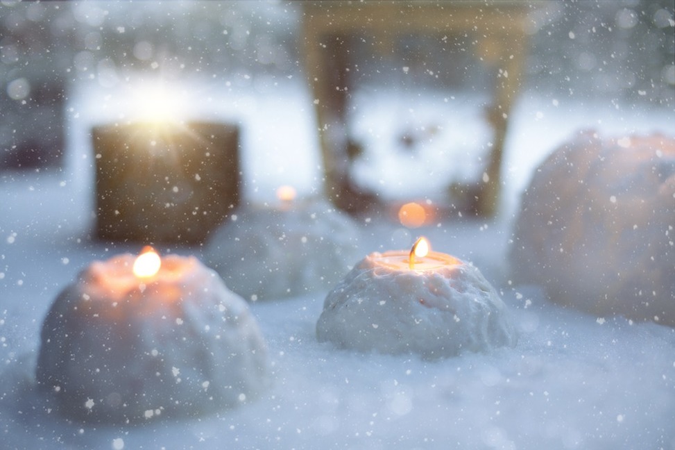 CANDLES IN SNOW