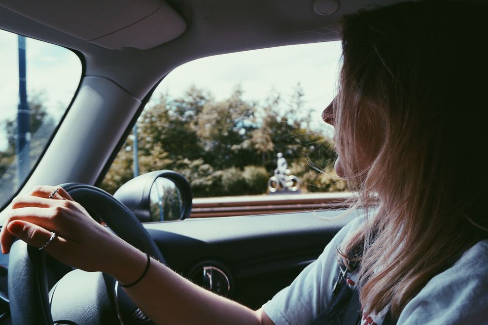 Woman driving profiel