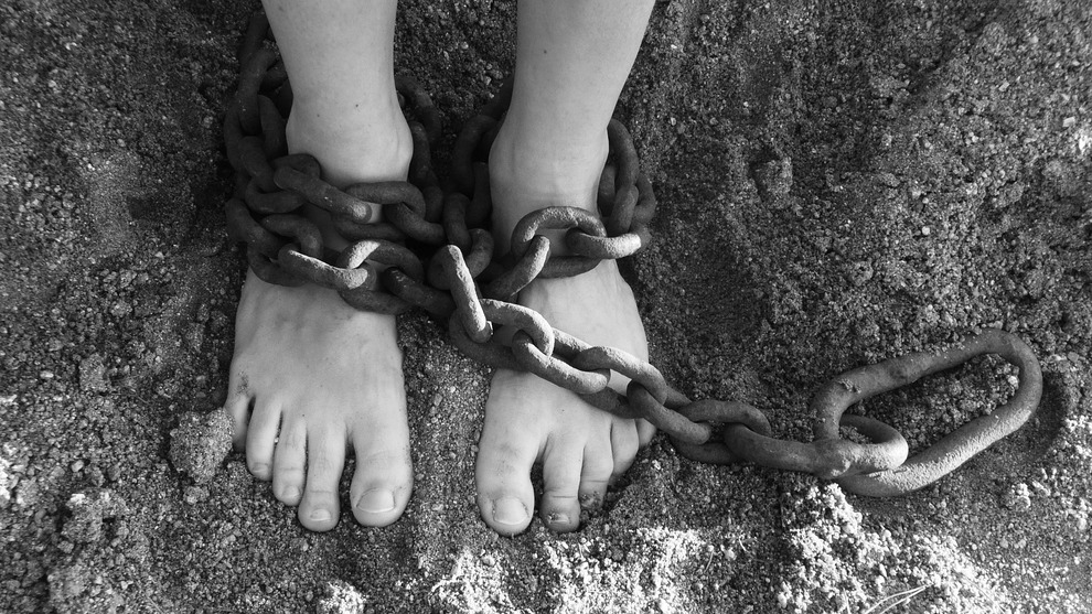 chains on feet